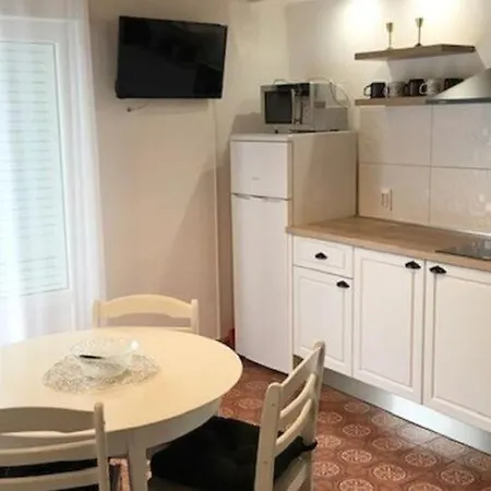 Apartment Nikol Trpanj